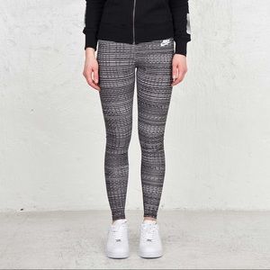 Nike Leg-A-See Leggings